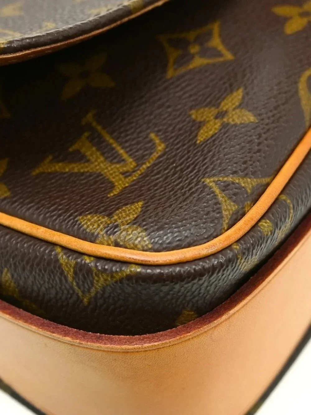 LOUIS VUITTON CARTOUCHIERE MM SHOULDER BAG